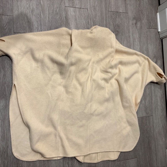Late 70s/Early 80s Vintage Cream Wool Cape Coat by Capri, One Size Fits Most - Picture 4 of 9
